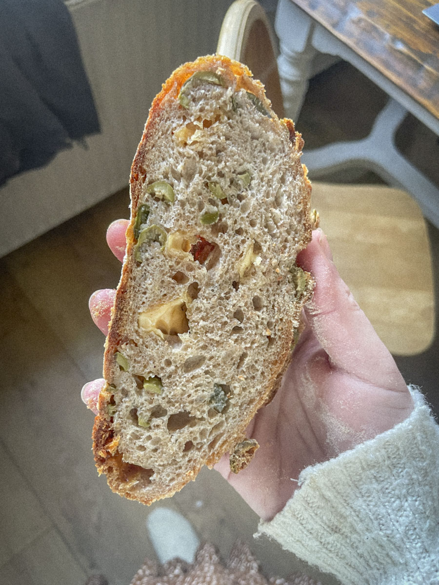 Foto zuurdembrood jalapeno en kaas
