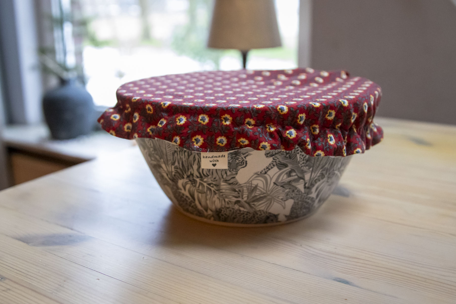 Herbruikbare afdekhoes rood bloemetje