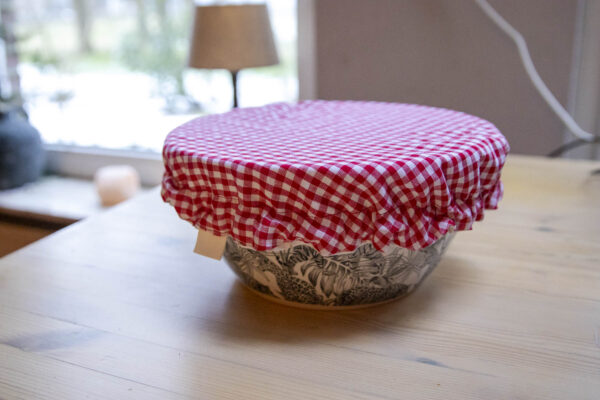 Herbruikbare afdekhoes boerenruit rood / wit bloemetje